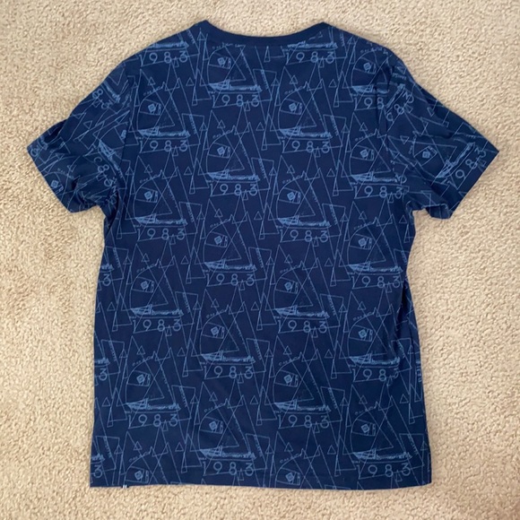 Men’s short sleeve tee in size Medium - Picture 2 of 3